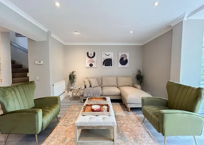 Large 6 Bedroom Residence Retreat In Holland Park