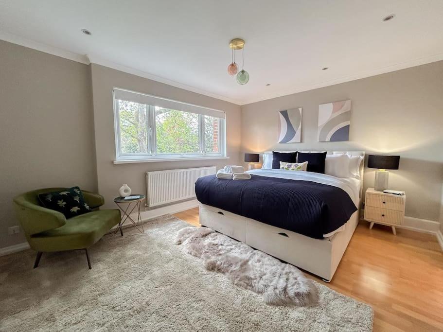 Large 6 Bedroom Retreat In Holland Park Holiday home London