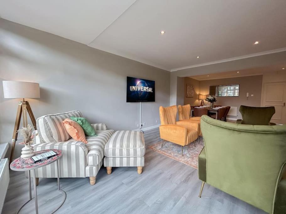 Large 6 Bedroom Retreat In Holland Park London
