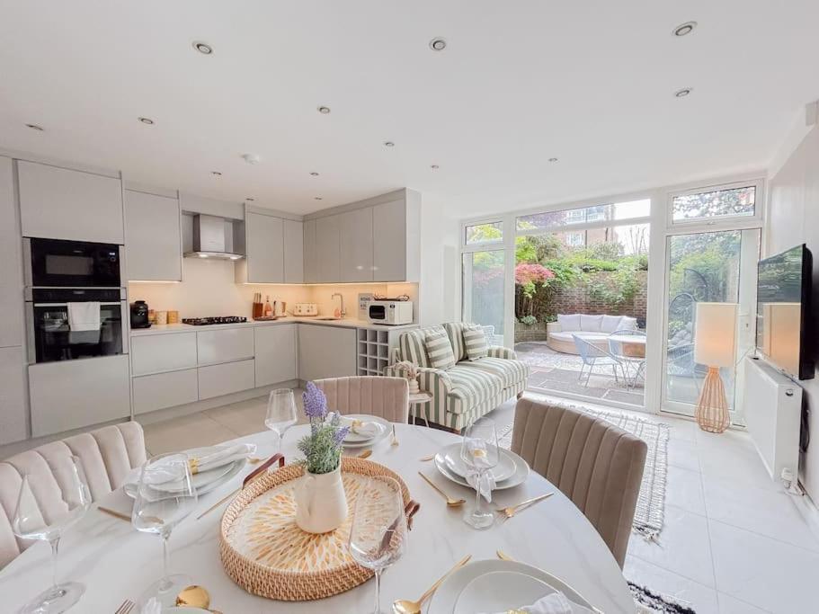 Holiday home Large 6 Bedroom Retreat In Holland Park *