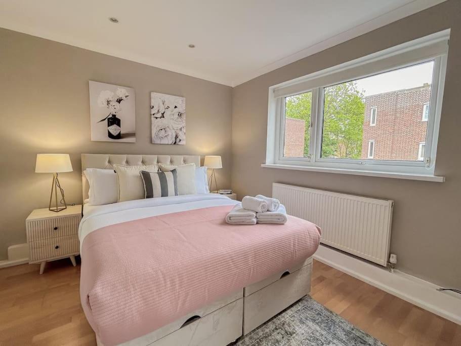Large 6 Bedroom Retreat In Holland Park Holiday home *