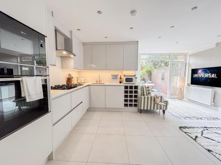 Holiday home Large 6 Bedroom Retreat In Holland Park London