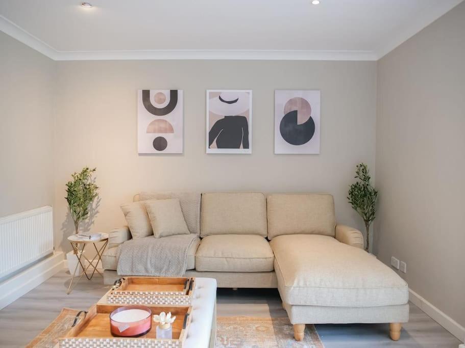 Large 6 Bedroom Retreat In Holland Park London
