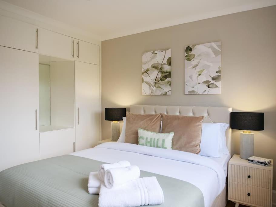 Large 6 Bedroom Retreat In Holland Park