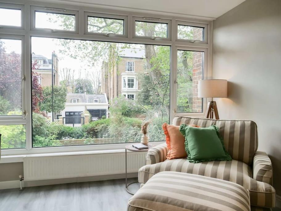 Large 6 Bedroom Retreat In Holland Park