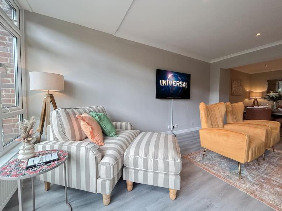 Large 6 Bedroom Retreat In Holland Park Holiday home *