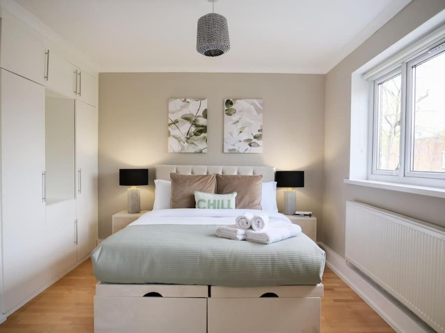 Large 6 Bedroom Retreat In Holland Park London