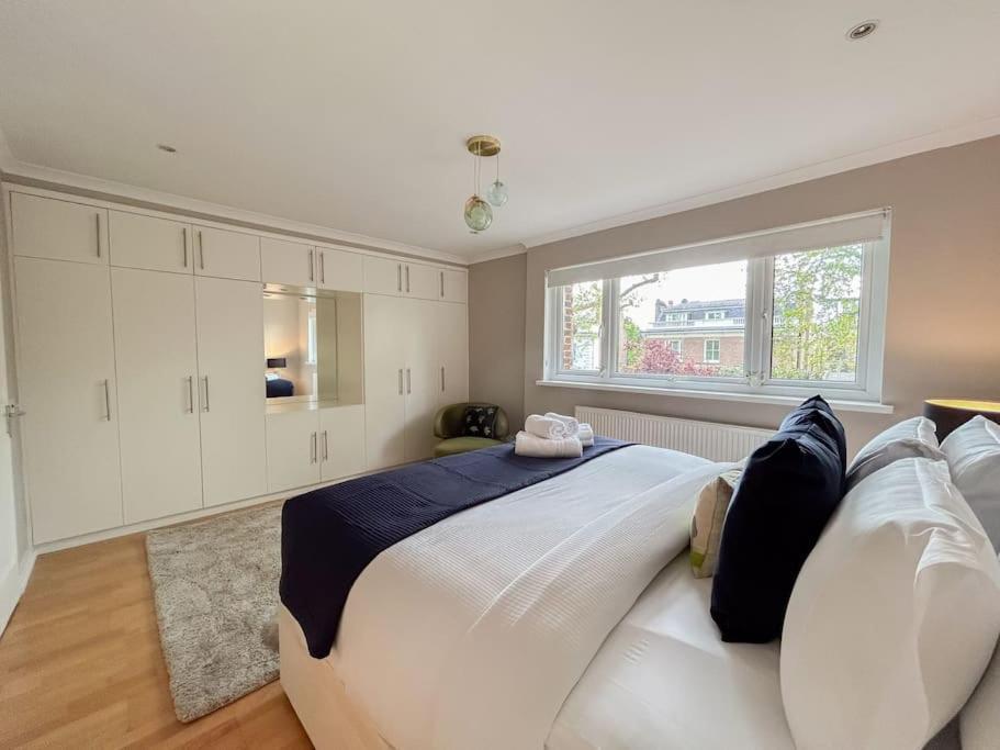 Large 6 Bedroom Retreat In Holland Park * London