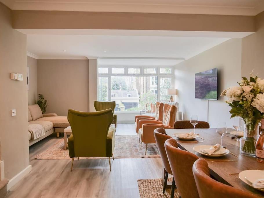 Large 6 Bedroom Retreat In Holland Park Holiday home