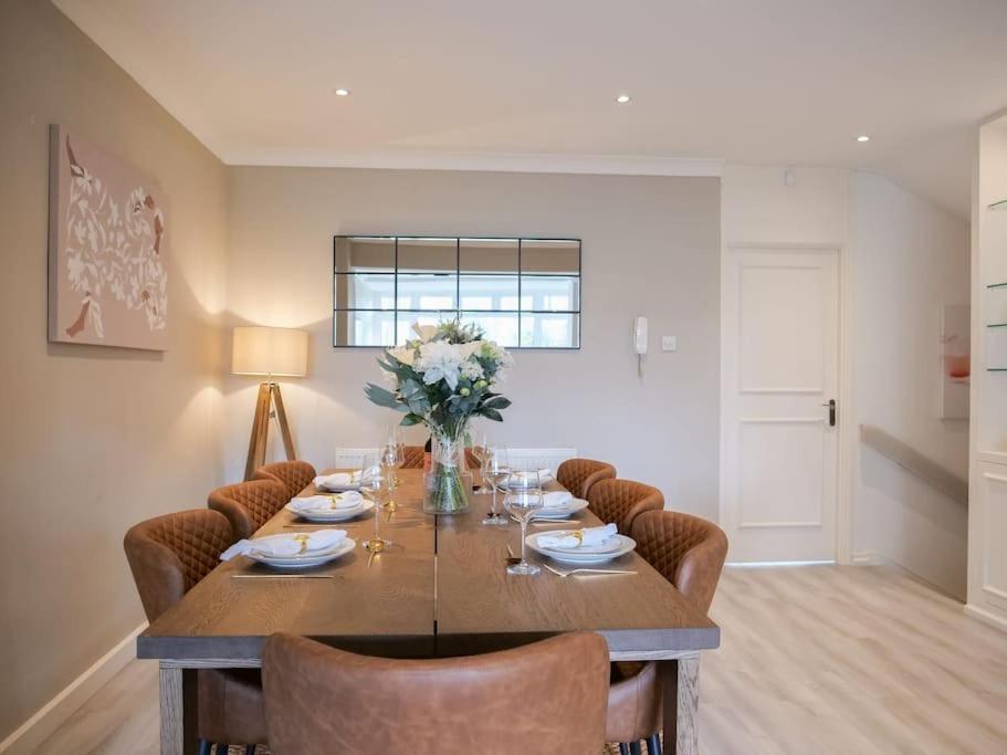 Large 6 Bedroom Retreat In Holland Park * London
