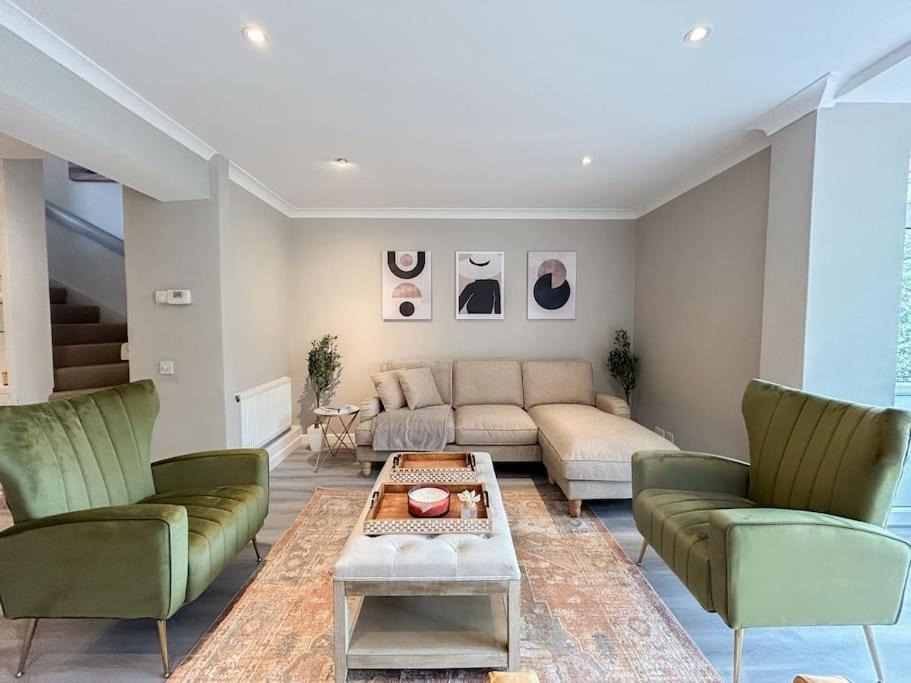 Large 6 Bedroom Retreat In Holland Park London