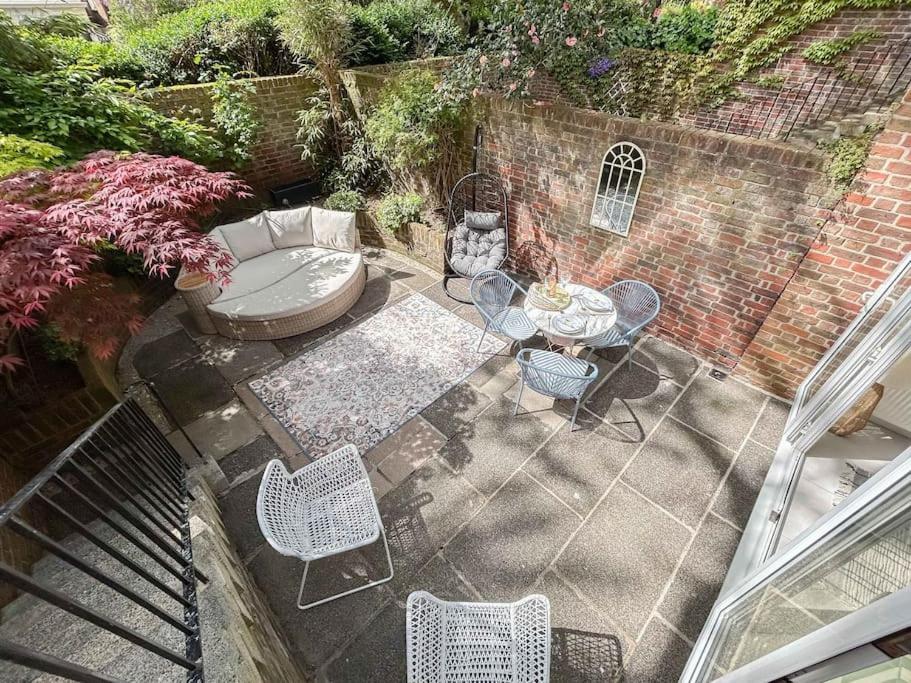 Large 6 Bedroom Retreat In Holland Park * London