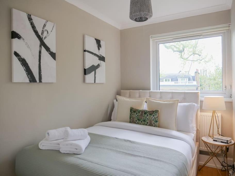 Large 6 Bedroom Retreat In Holland Park Holiday home
