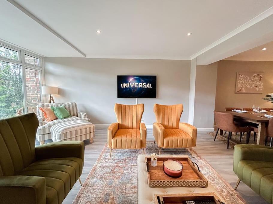 Large 6 Bedroom Retreat In Holland Park *